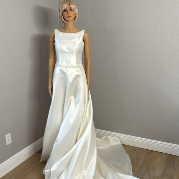 Narin Moda Simple Chic Wedding Dress  A-line Size 8 - Picture 1 of 15